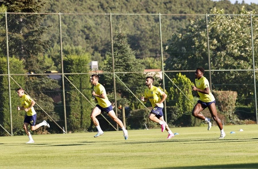 Fenerbahçe, yeni sezon hazırlıklarını sürdürdü   
