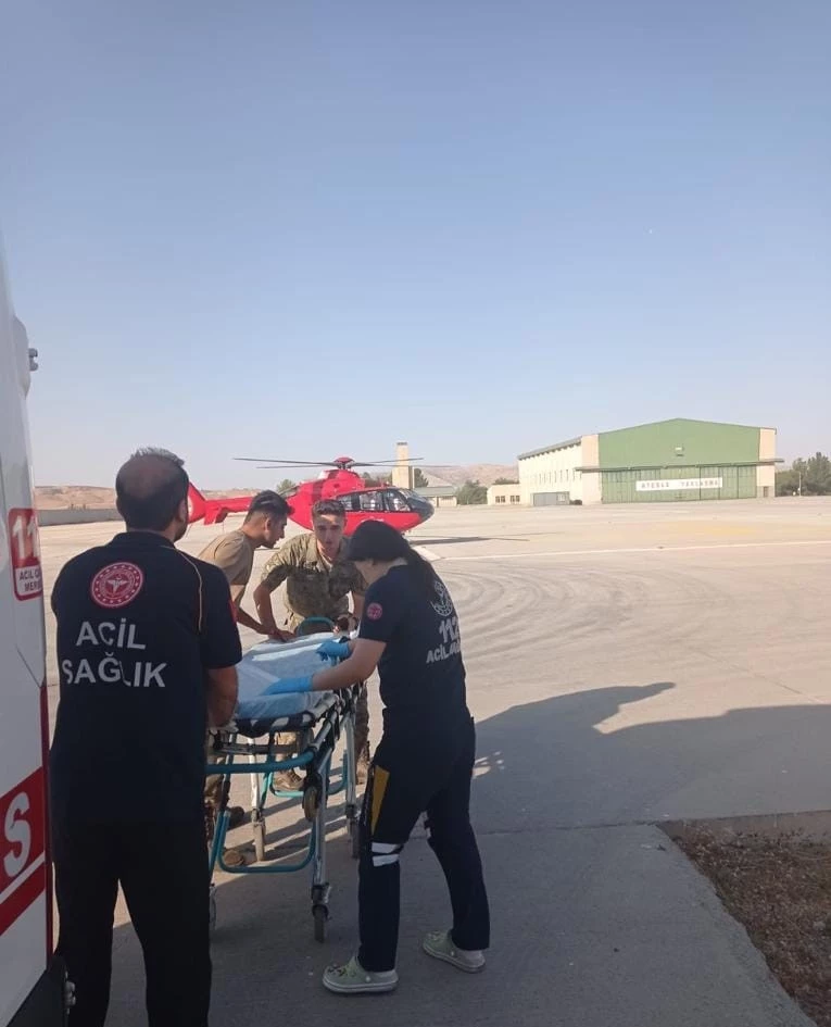  Siirt’te akrebin soktuğu çoban ambulans helikopterle hastaneye kaldırıldı