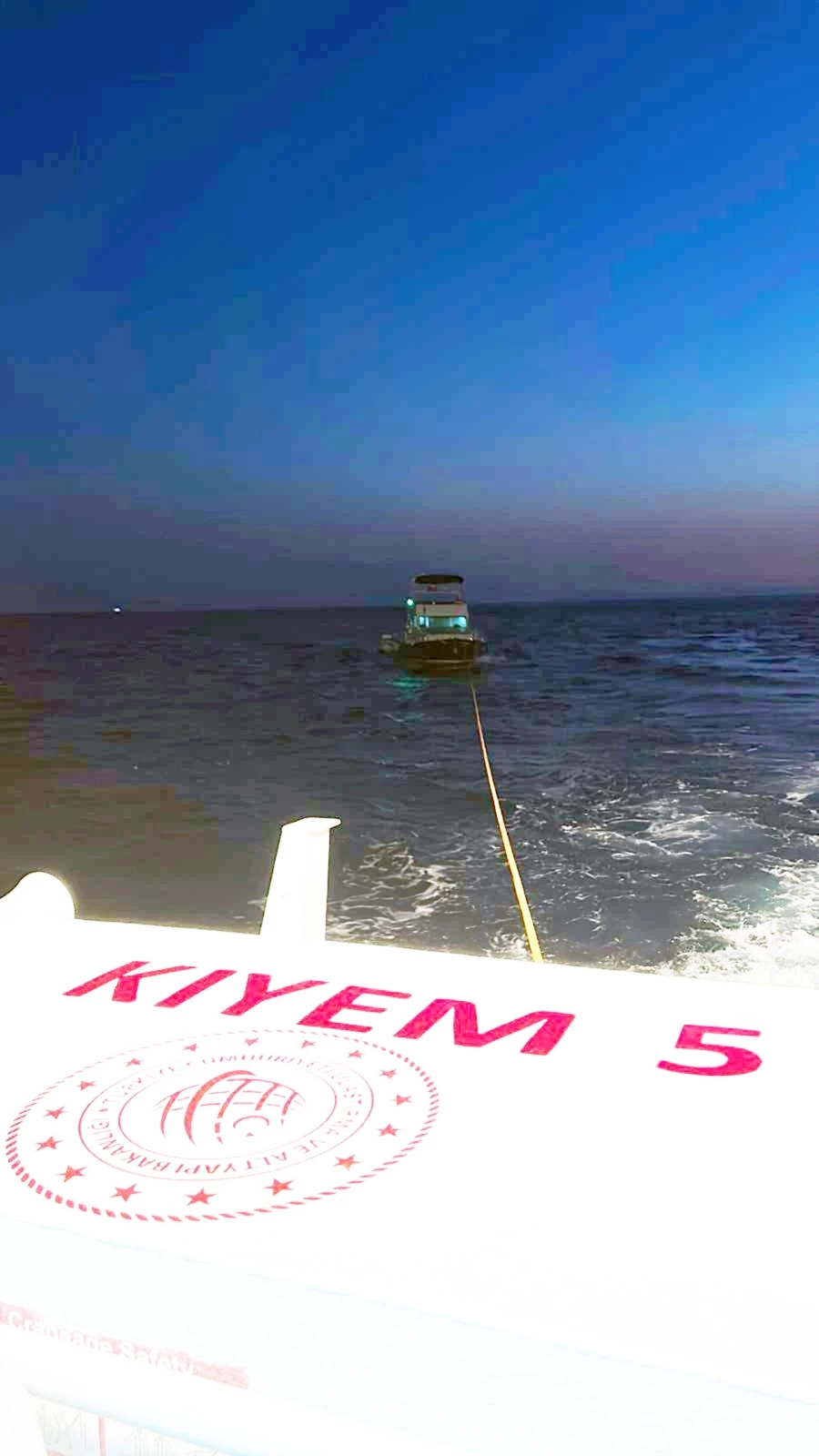  Fethiye’de arızalanan tekneyi KIYEM ekipleri kurtardı   