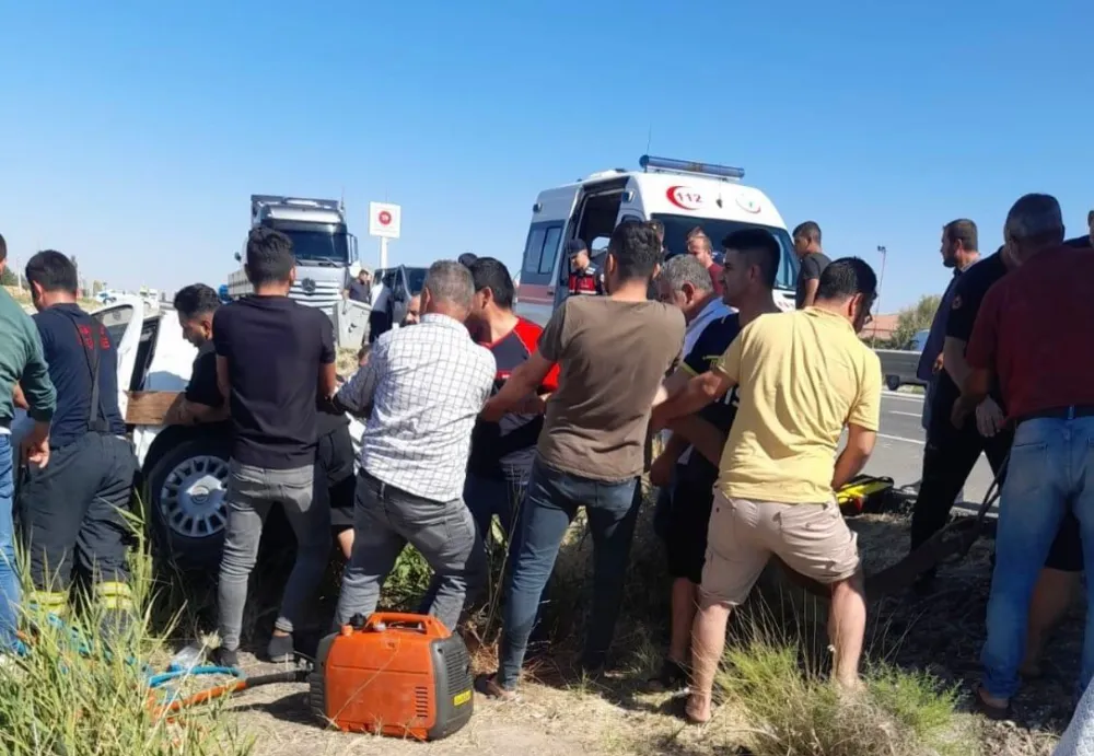 Aksaray’da otomobil şarampole yuvarlandı: 1 ölü, 4 yaralı   