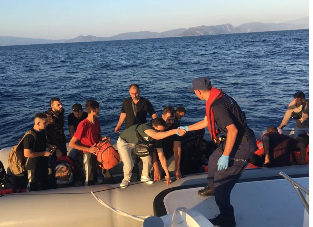 Kuşadası açıklarında 25 düzensiz göçmen kurtarıldı   