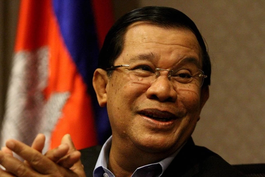 Kamboçya Başbakanı 39 yıllık görevini oğluna devrediyor 