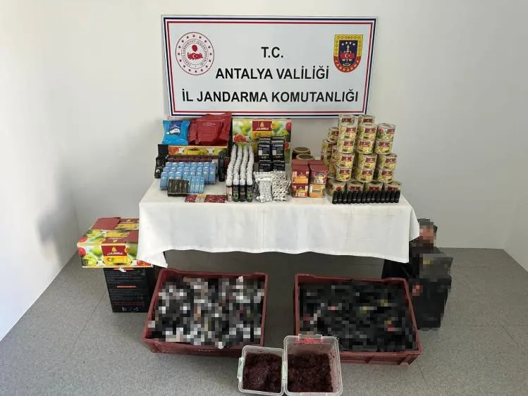 Antalya’da jandarmadan kaçak alkol ve sigara operasyonu: 1 gözaltı 