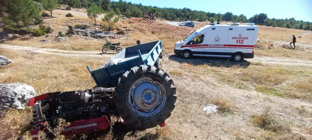  Uşak’ta traktörün devrilmesi sonucu 2 kişi yaralandı