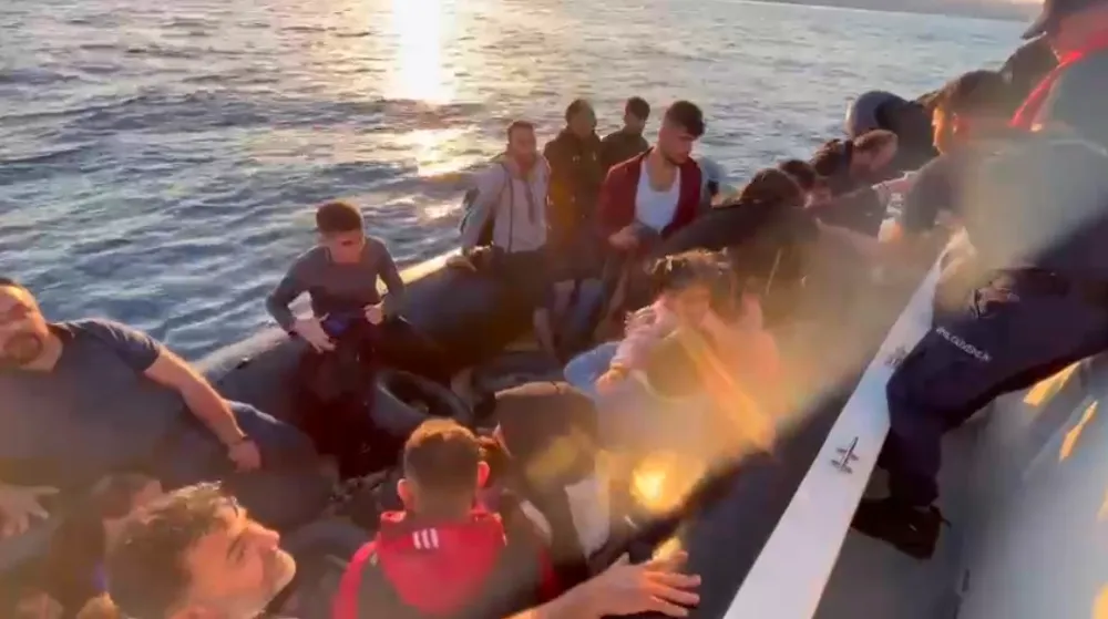 Kuşadası açıklarında 35 düzensiz göçmen yakalandı 