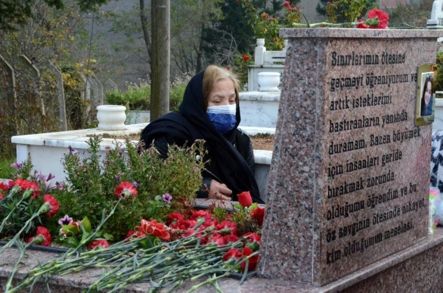 Ceren Özdemir, vefatının ikinci yılında mezarı başında anıldı