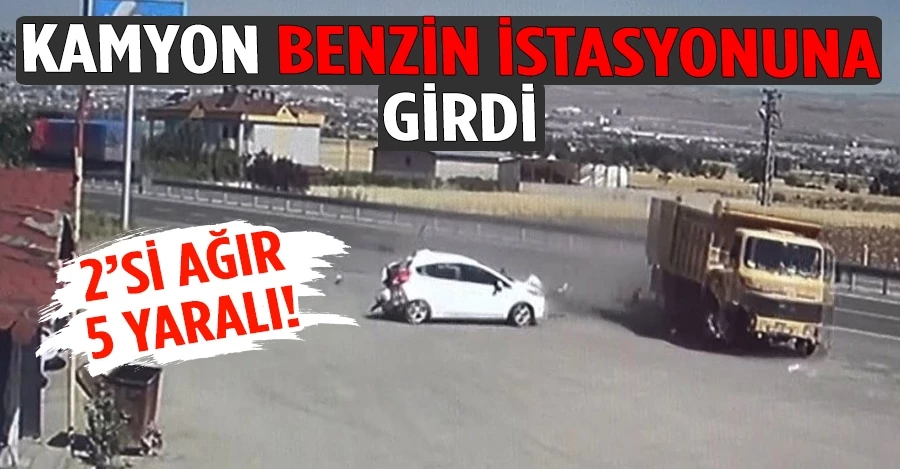 Elazığ’da facianın eşiğinden dönülen trafik kazası güvenlik kamerasına yansıdı