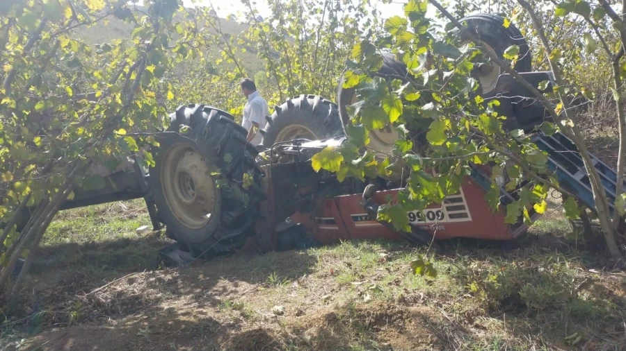   Devrilen traktörün sürücüsü yaralandı 